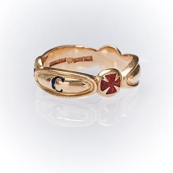 RING, 18k guld med emalj, Guastav Dahlgren, Malmö 1972. Vikt ca 11 g.