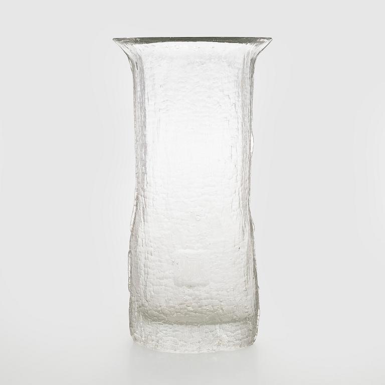 Timo Sarpaneva, A glass vase from "Finlandia"- series, signed Timo Sarpaneva.
