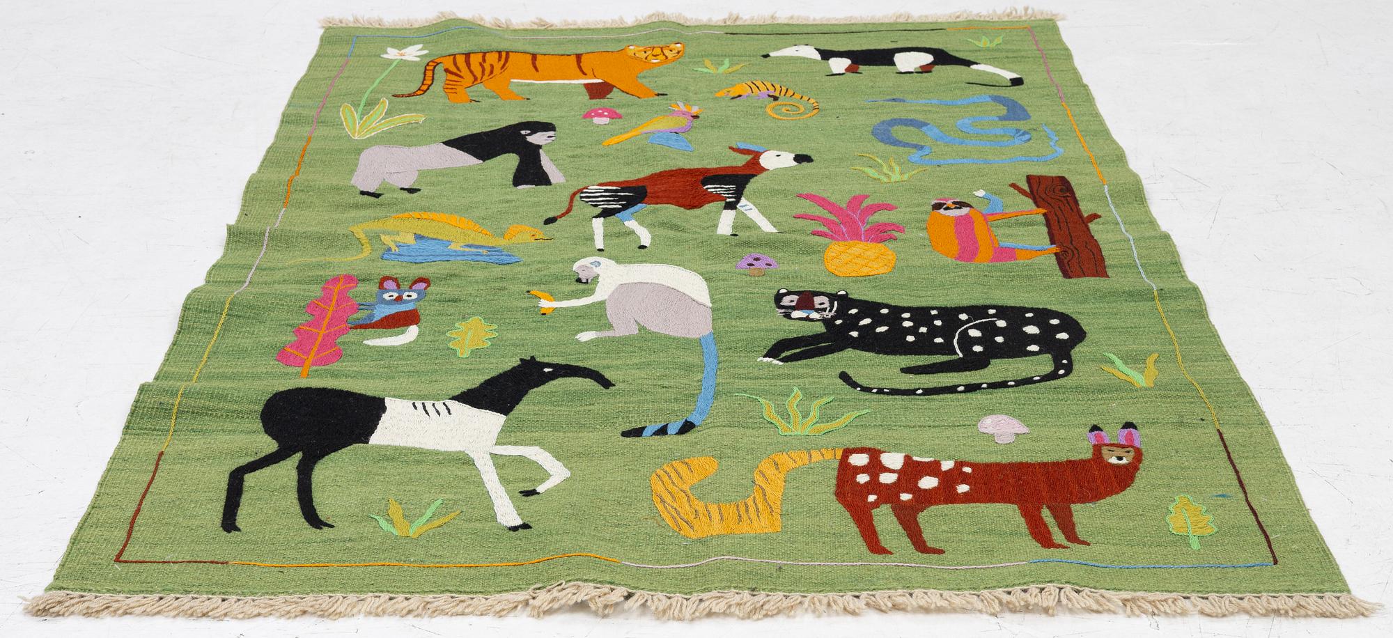 Matta, handbroderad Kelim, ca 177 x 123 cm.