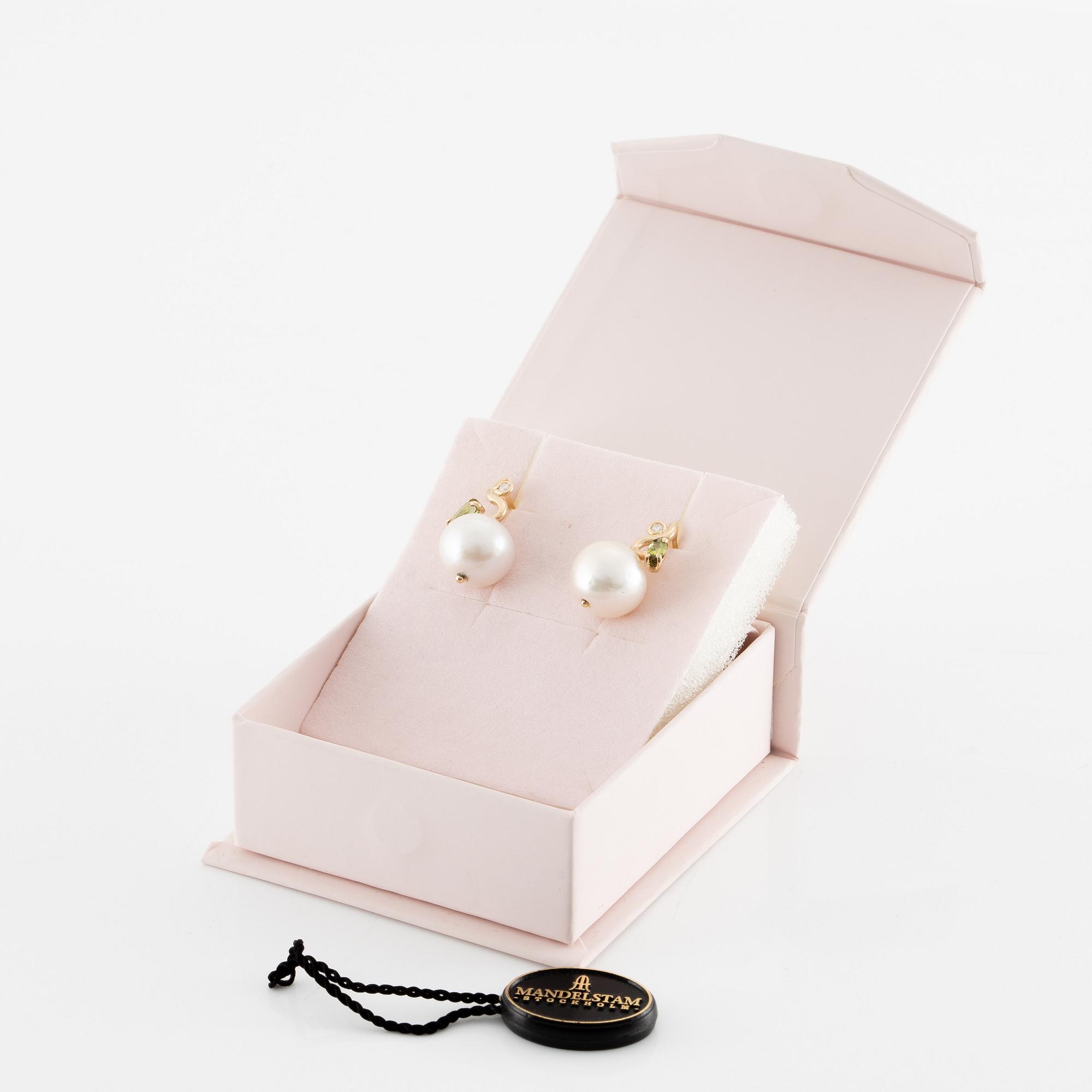 Earrings, Mandelstam, 18K gold with cultured freshwater pearls, green tourmalines, and brilliant-cut diamonds.