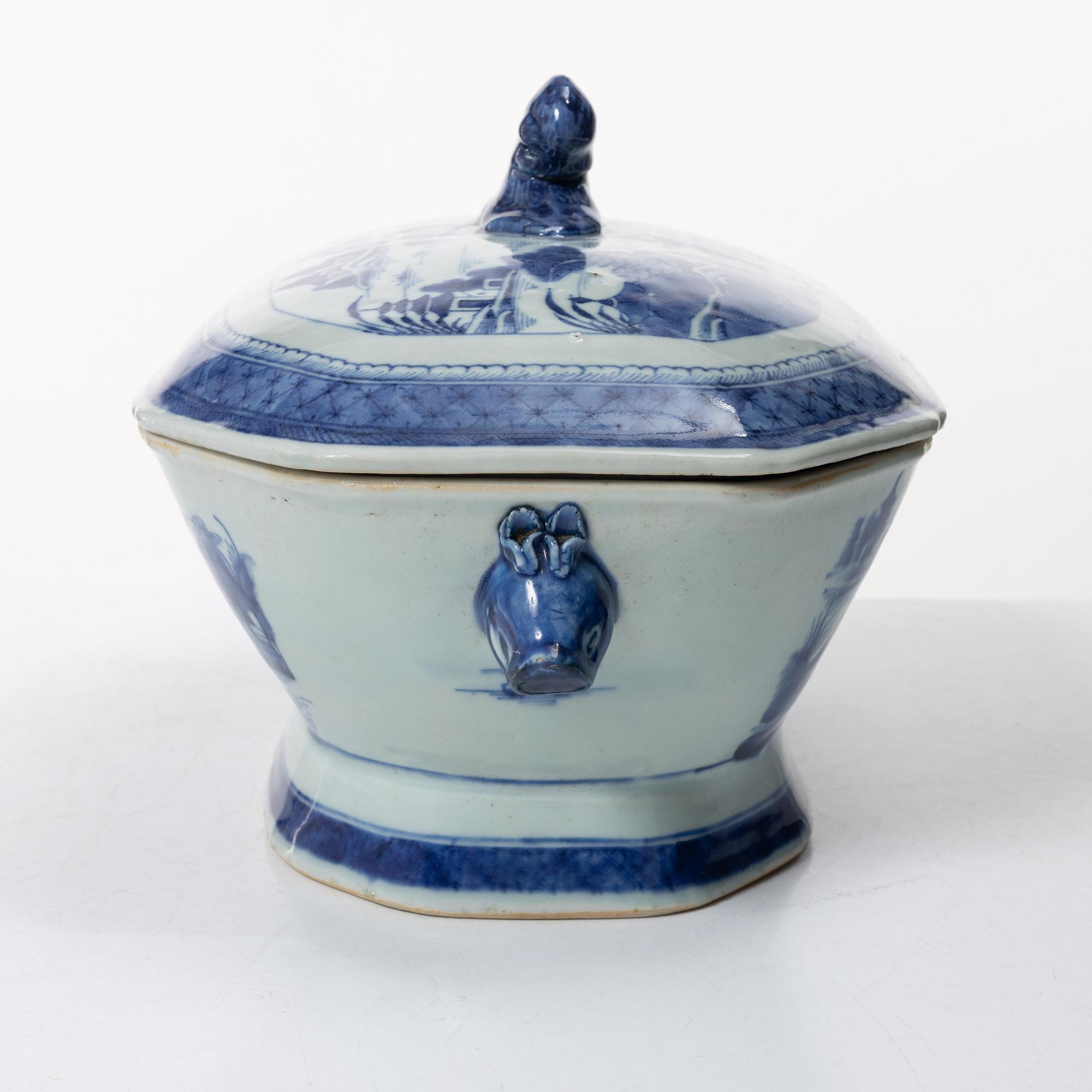 Terrin med lock och fat, kompaniporslin, Qingdynastin, 1800-tal.