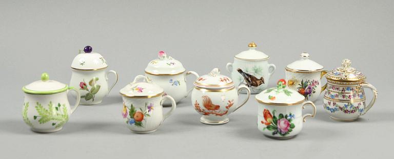 CREMEKOPPAR med LOCK, 22 st, porslin, bl.a Meissen, Rörstrand, Royal Copenhagen, Dresden, Limoges och Wedgwood.