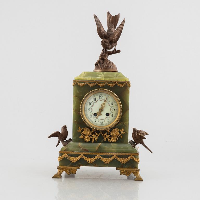 Table pendulum clock, late 19th century.