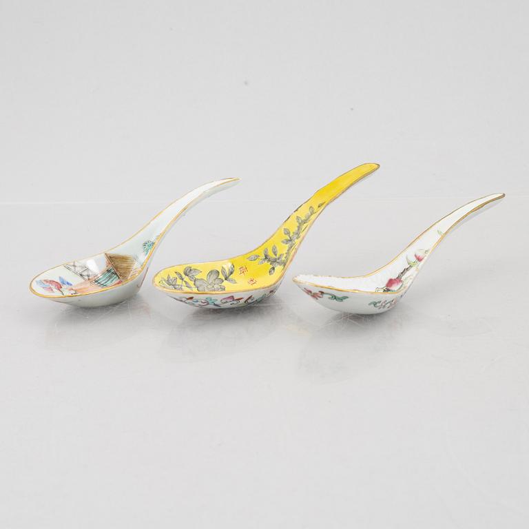 Three porcelain spoons, China, 19th-20th century.