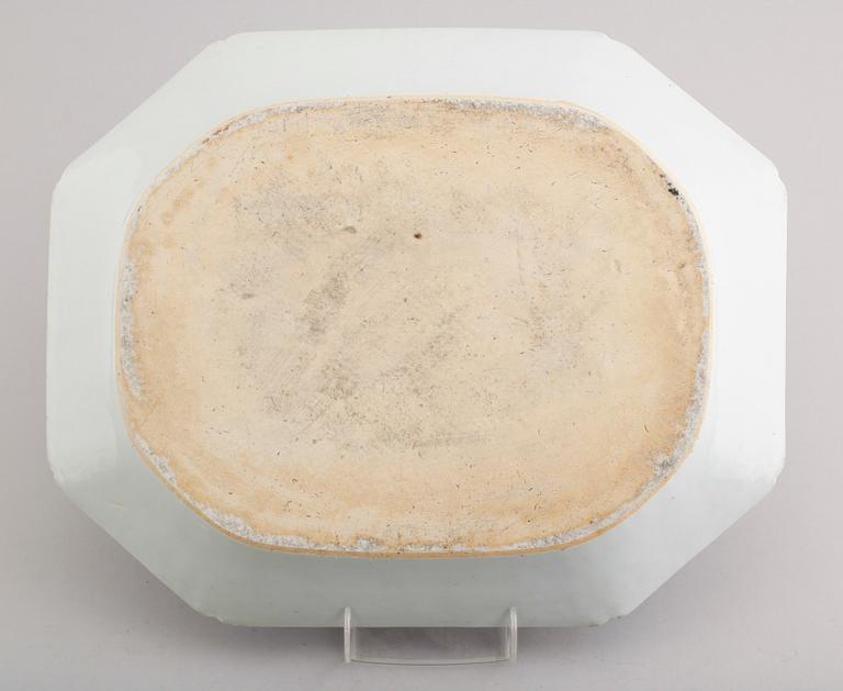 STEKFAT, porslin, Kina, Qianlong 1736-1795.