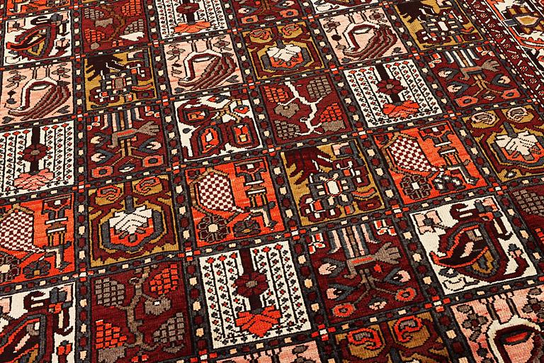 A Bakhtiari carpet, c. 307 x 210 cm.