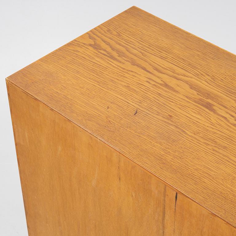 Carl Malmsten, an 'October' oak cabinet, second part of the 20th Century.