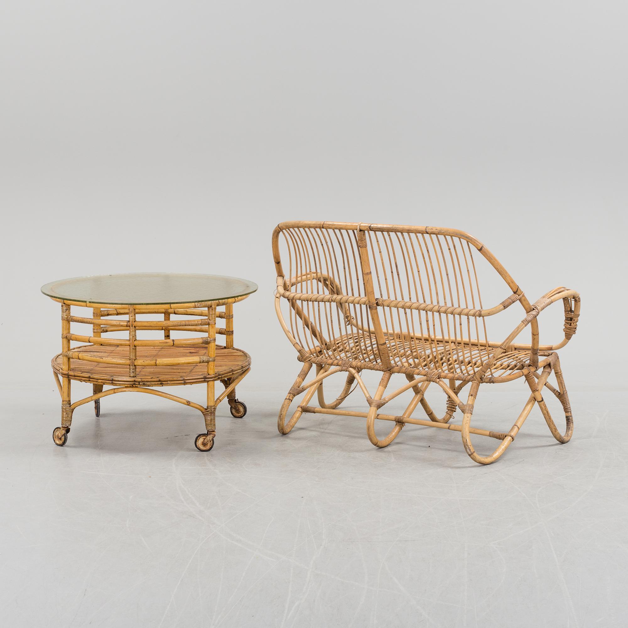 SOFFA SAMT SOFFBORD, omkring 1960-tal.