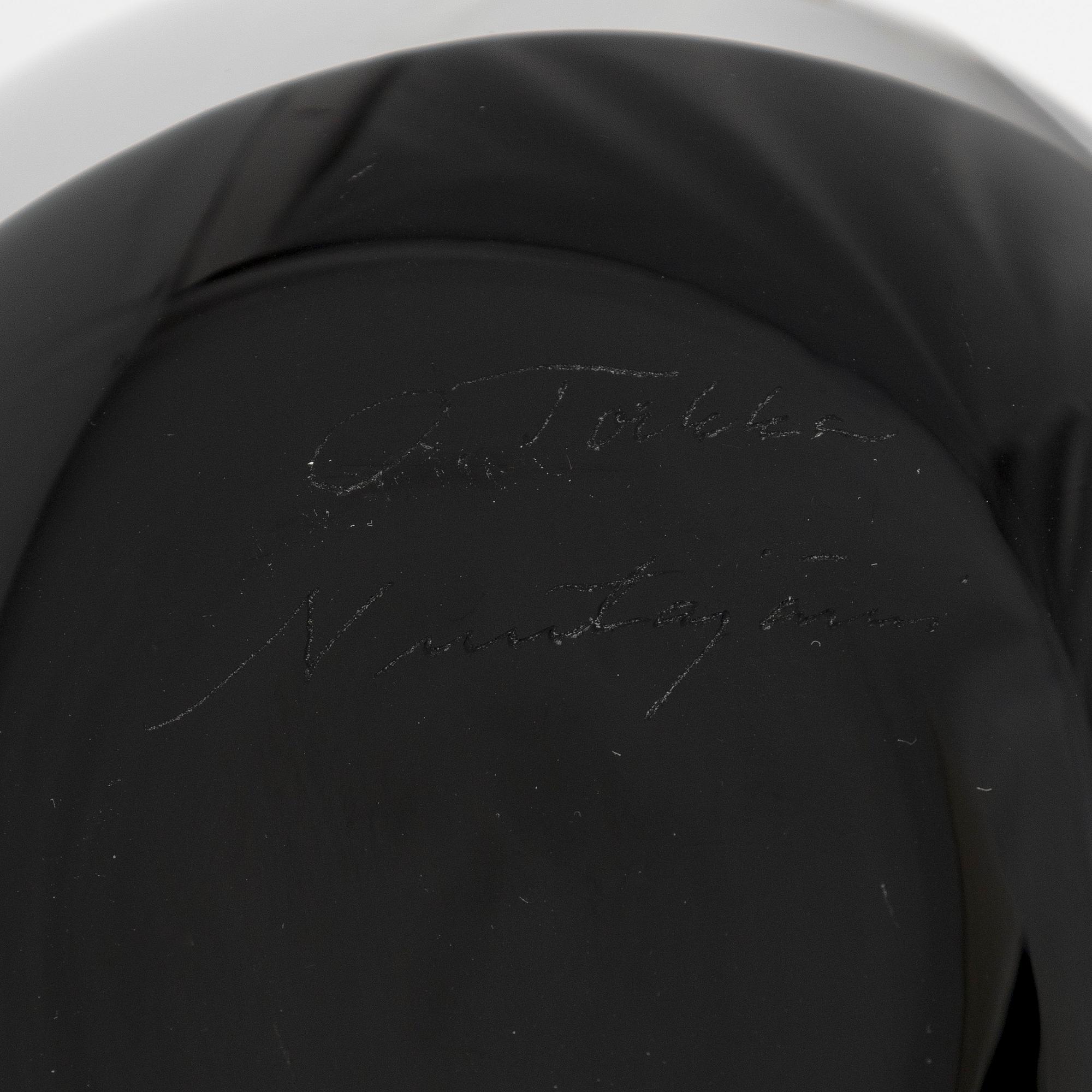 Oiva Toikka, a glass bird, signed O. Toikka Nuutajärvi.
