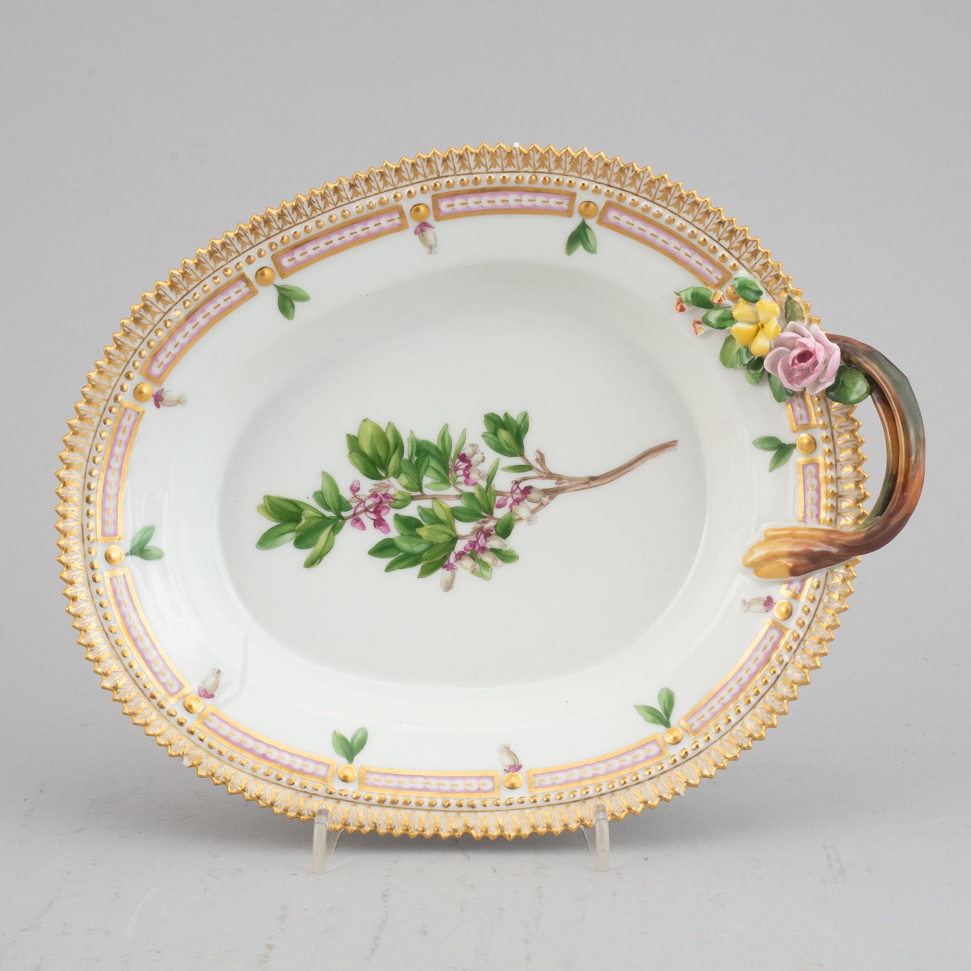 A Royal Copenhagen 'Flora Danica' serving dish, Denmark, 20th Century.