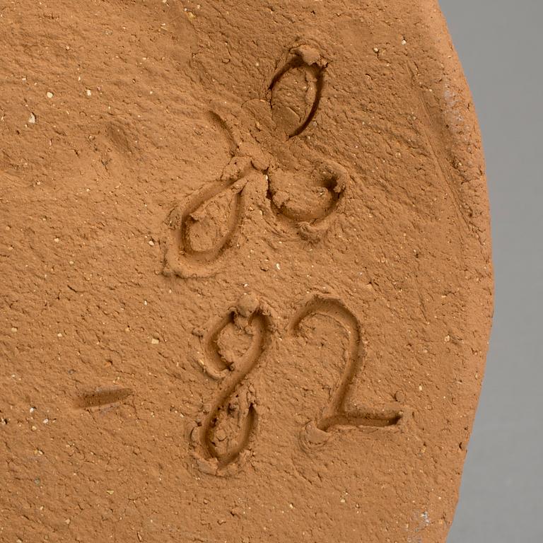 HERTHA HILLFON, skulptur, lergods, signerad "H" och daterad -82.