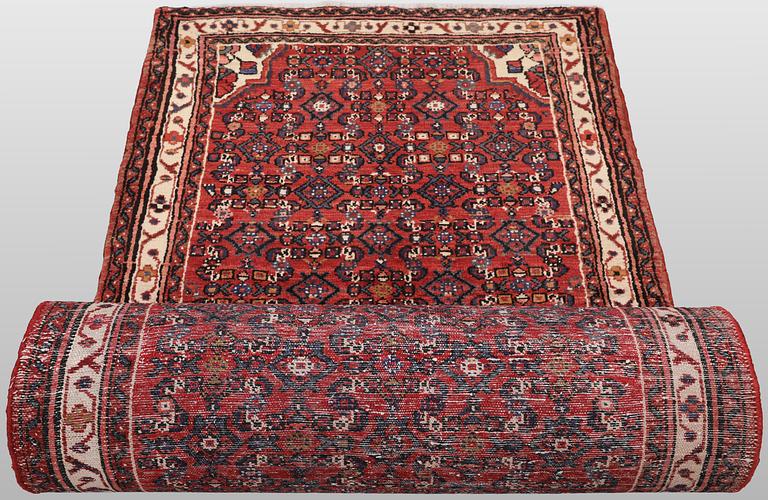 A Hosseinabad runner carpet, 500 x 93 cm.
