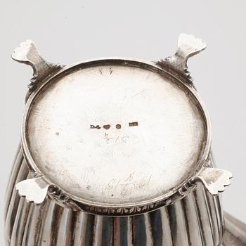 CHOKLADKANNA, silver, Gustaf Folcker, Stockholm, 1834. Vikt ca 430g.