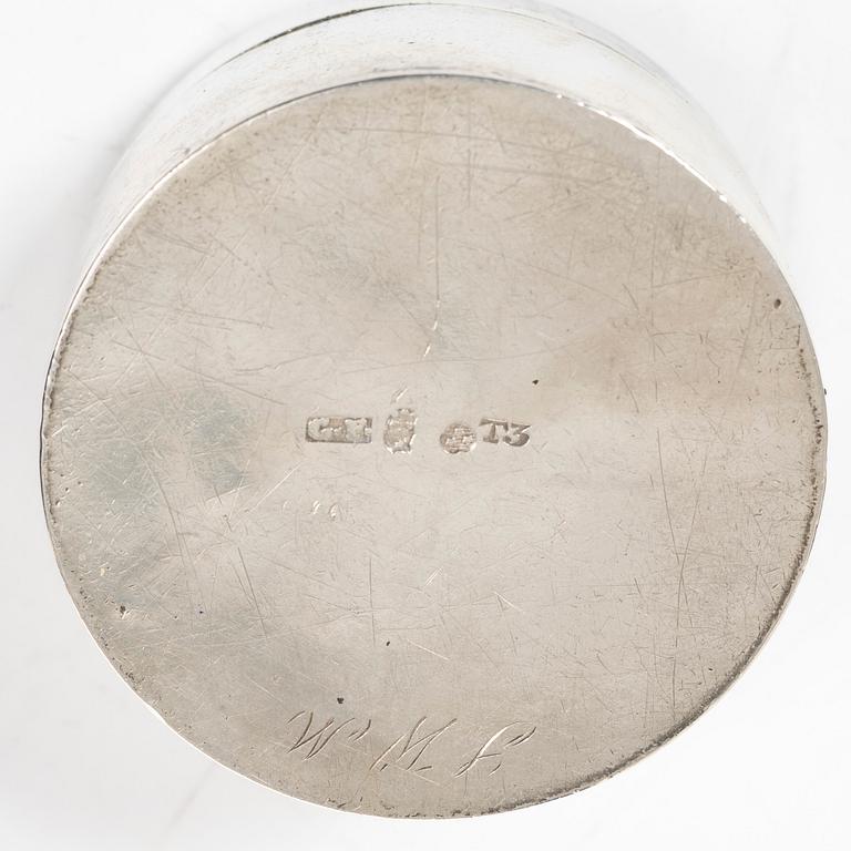 Gustaf Folcker, A pair of Swedish silver boxes, mark of Gustaf Folcker, Stockholm 1825.