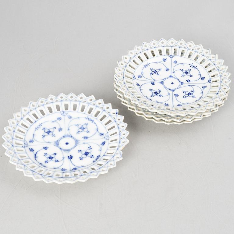 Servisdelar, 13 st, porslin, "Musselmalet", Royal Copenhagen, Danmark.