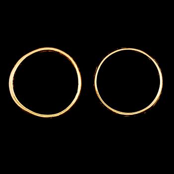 RINGAR, 2 st, 23 k guld. Total vikt ca 11 g.
