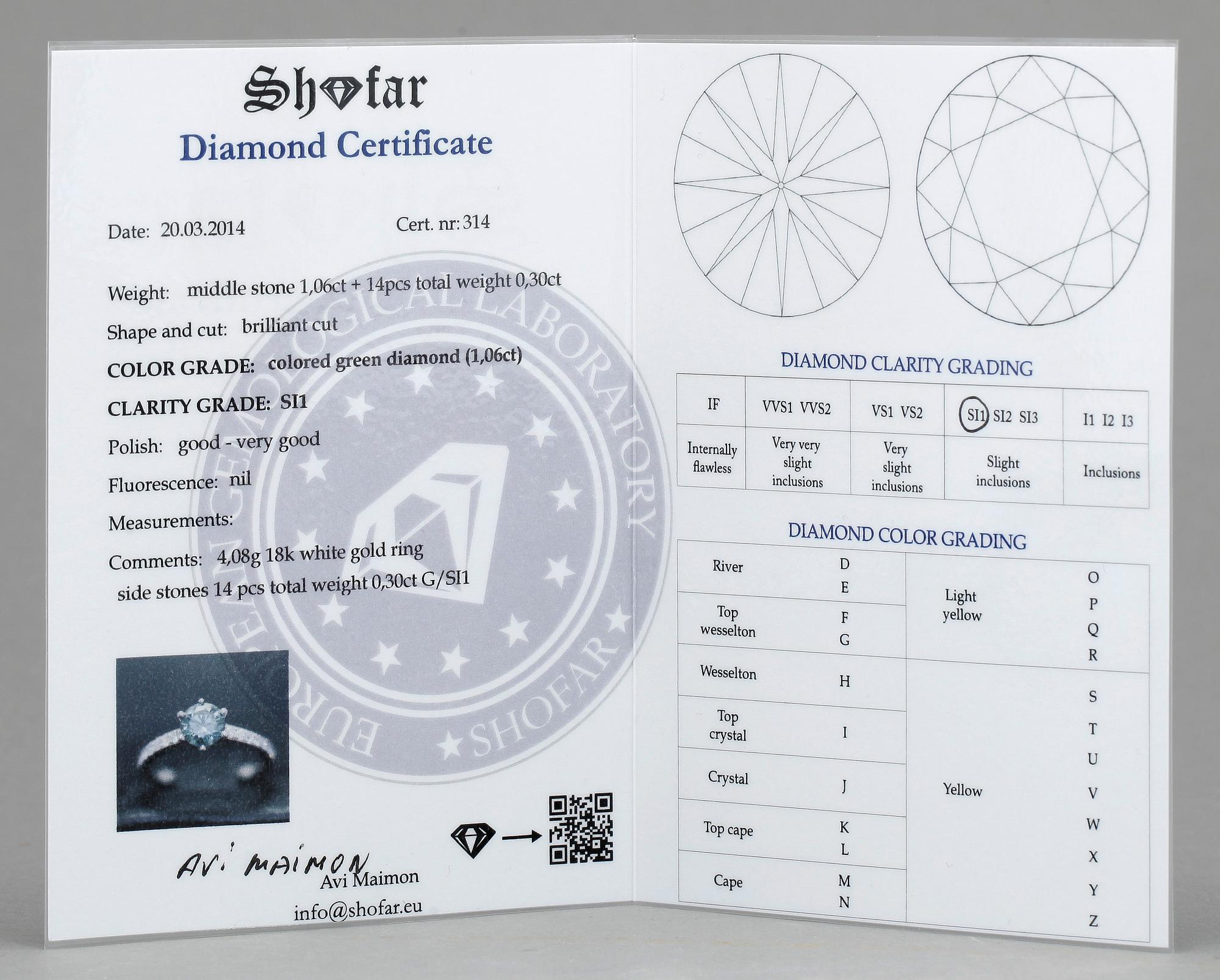 RING, 18k vitguld med grön briljantslipad diamant ca1,06ct samt briljantslipade diamanter tot ca0,30ct. Vikt ca4g.