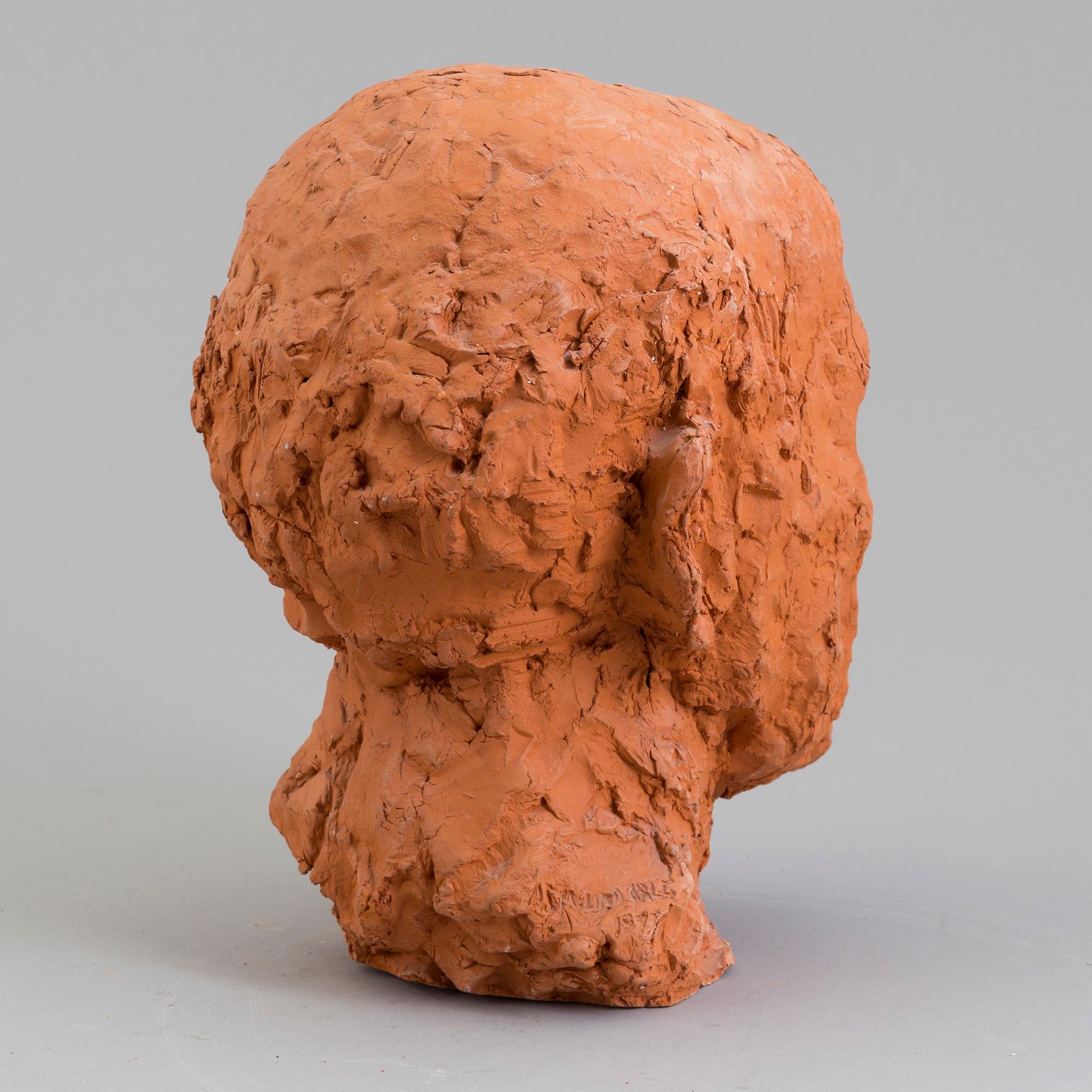 ASMUND ARLE, Skulptur, terracotta, signerad Asmund Arle och daterad 1977.