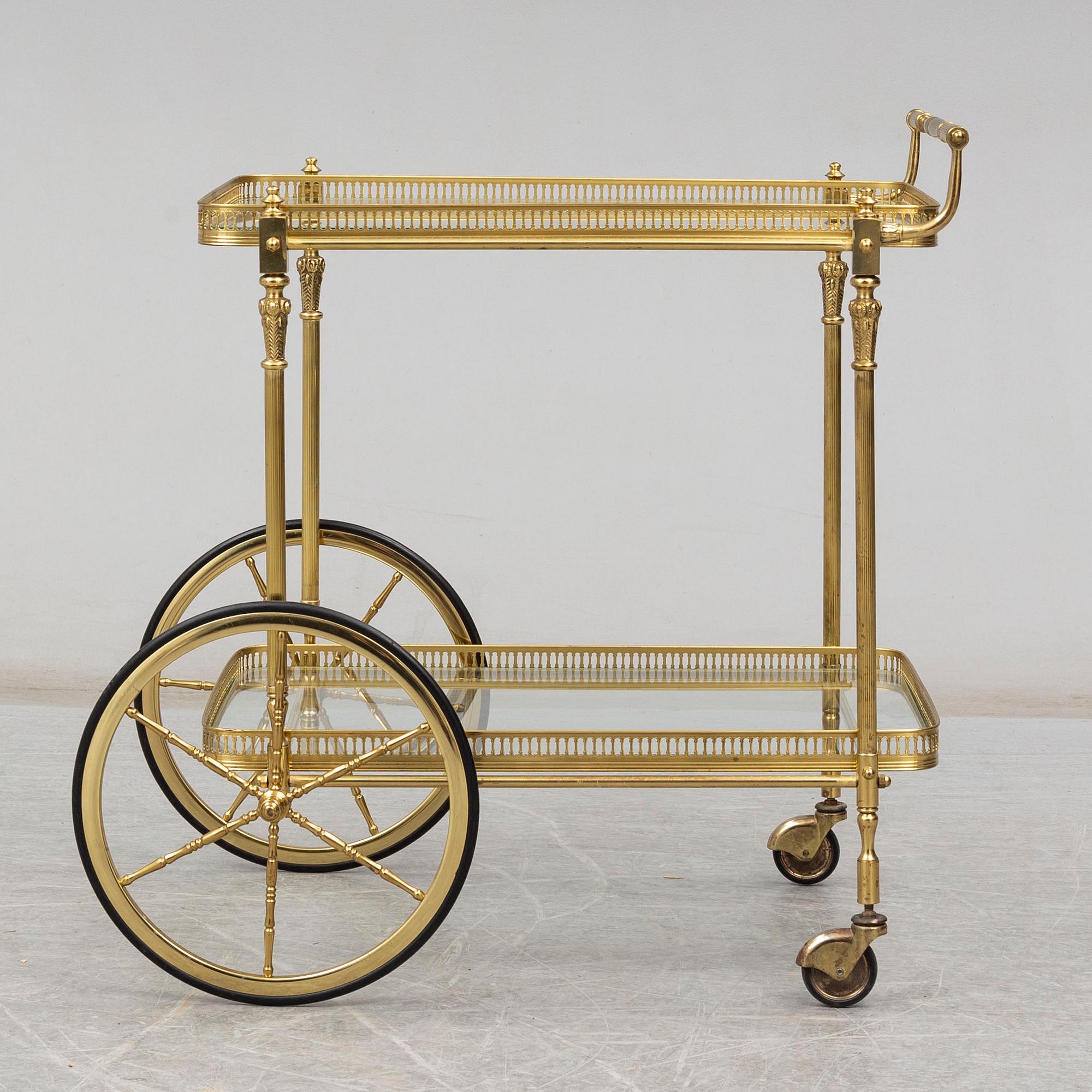 SERVERINGSVAGN, 1900-talets senare del.