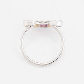 Pear shaped multi coloured sapphire ring.