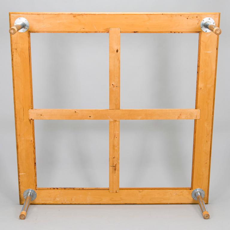 Antti Nurmesniemi, a 1980s coffee table.