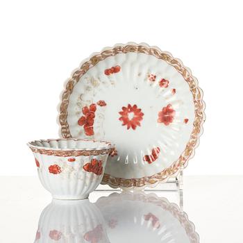 A Chinese iron red porcelain cup with saucer and a small famille verte dish, Qing dynasty, Kangxi (1662-1722).
