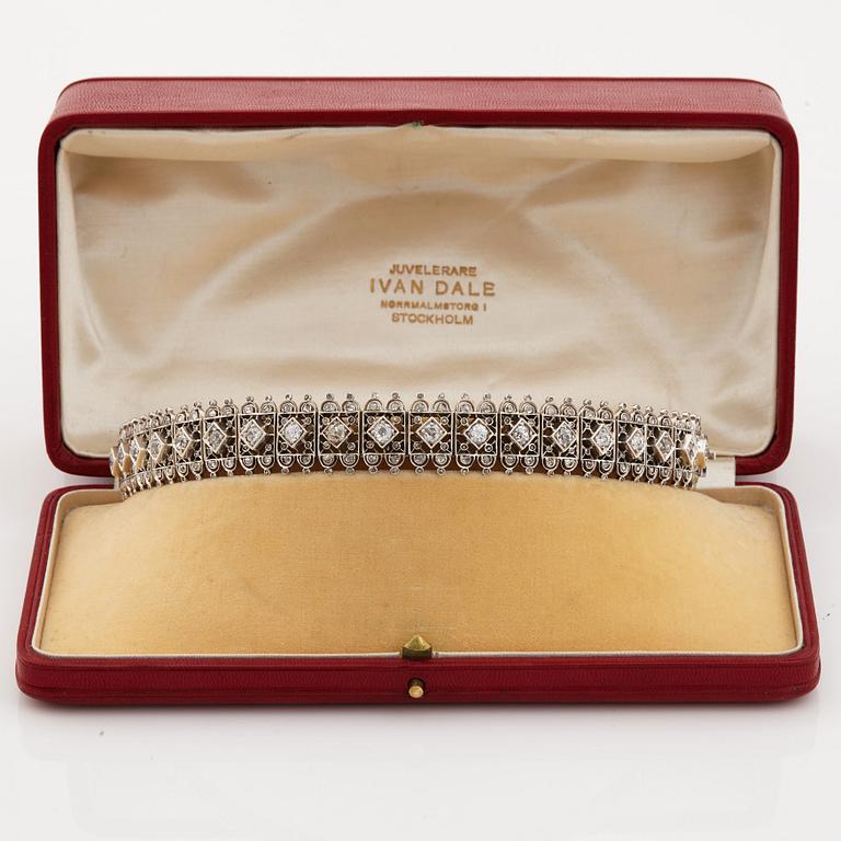 A tiara/bracelet set with old and rose cut diamonds.
