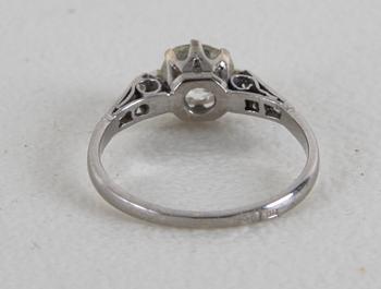 RING, vg 14K med gammalslipad diamant ca 0,5ct + 6 rosenstenar.