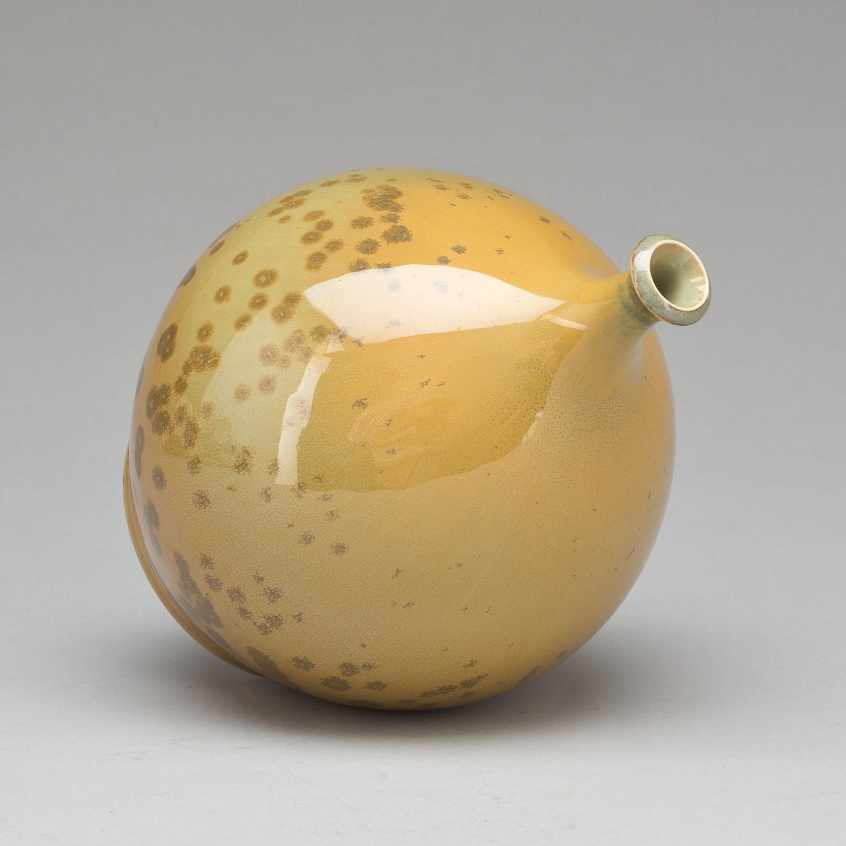 VAS, stengods. Sign Sven Hofverberg.