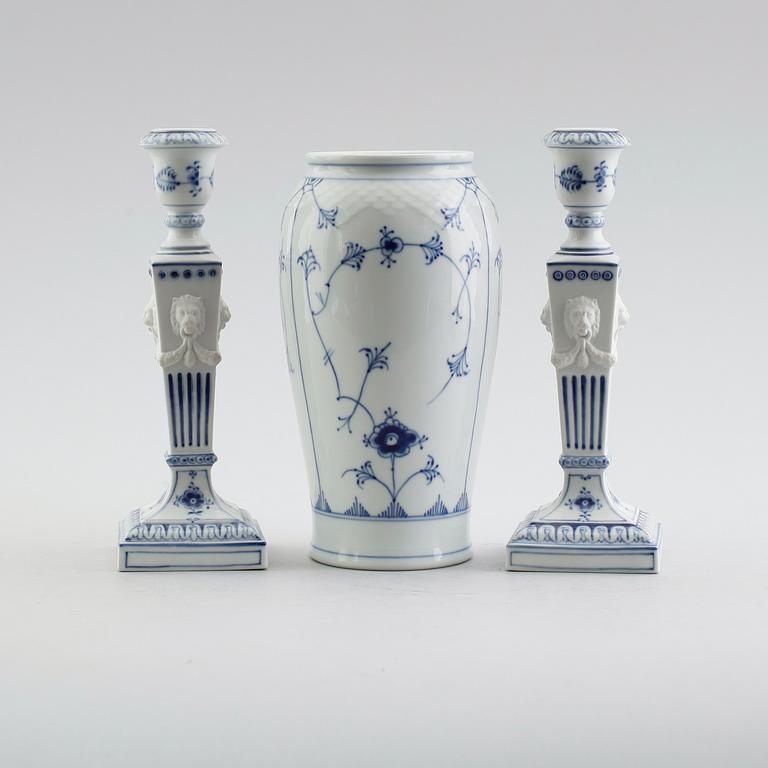 VAS och LJUSSTAKAR, 1 par, porslin, Royal Copenhagen och Bing & Gröndahl, Danmark.