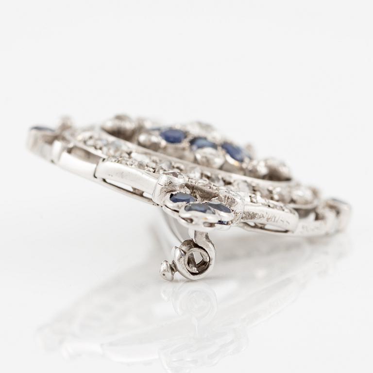 Brosch 14K vitguld med safirer och gammalslipad- och rosenslipade diamanter.