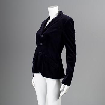 A darkblue velvetjacket by Ralph Lauren.