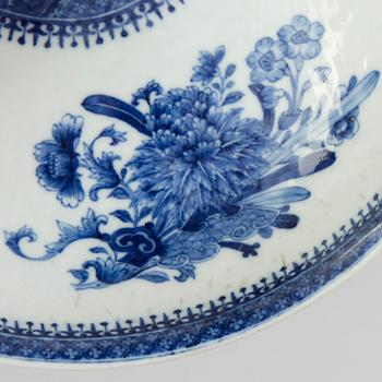 Terrin med lock, kompaniporslin, Kina, Qing dynastin, Qianlong (1736-95),
