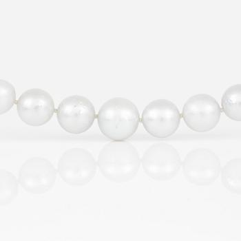 HALSBAND, med odlade 'South Sea' pärlor och rosenslipade vita safirer och diamanter.