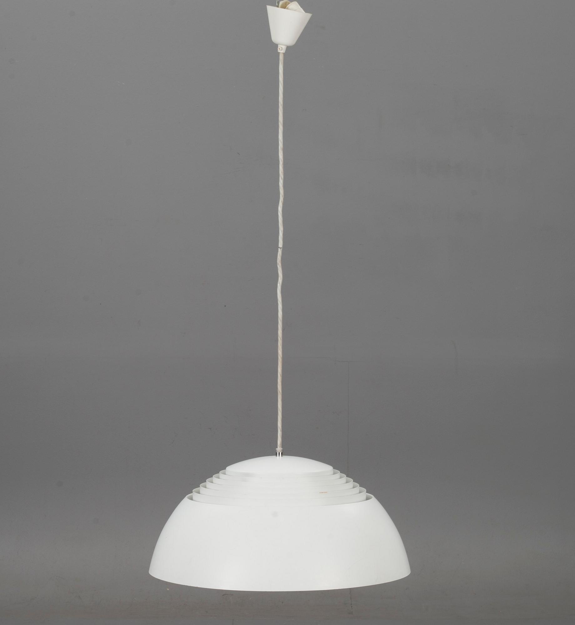 TAKLAMPA, "AJ-pendel", Arne Jacobsen för Louis Poulsen.