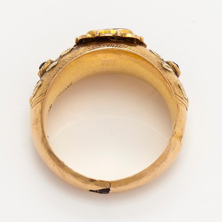 Ring, 18K gold, enamel, garnets, Bernt Erland Wallin, Tampere, second half of the 19th century.