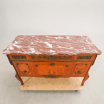 A mid 1900s Gustavian style mahogany dresser.