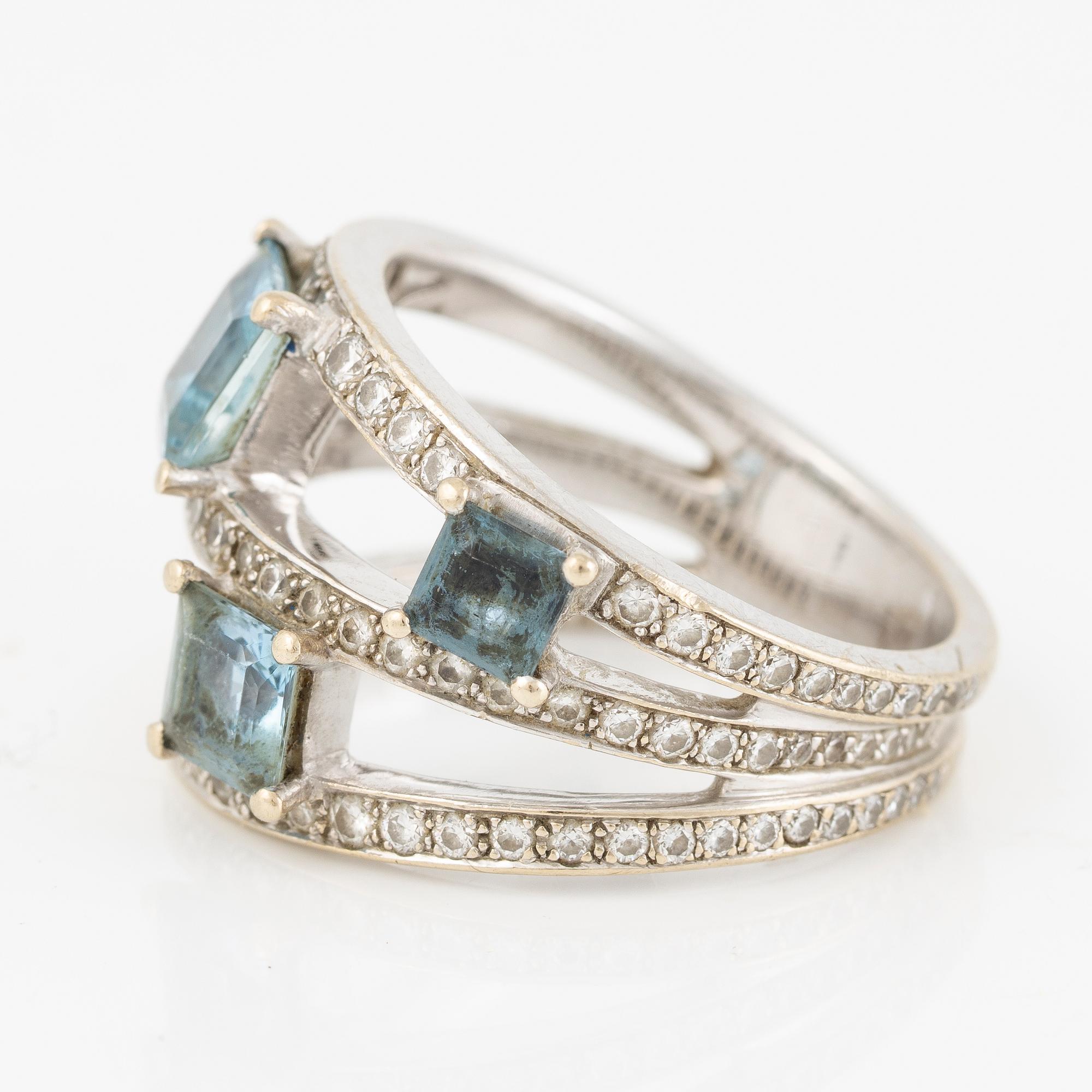 Ring, 18K vitguld med briljantslipade diamanter och akvamariner, Ritz London.