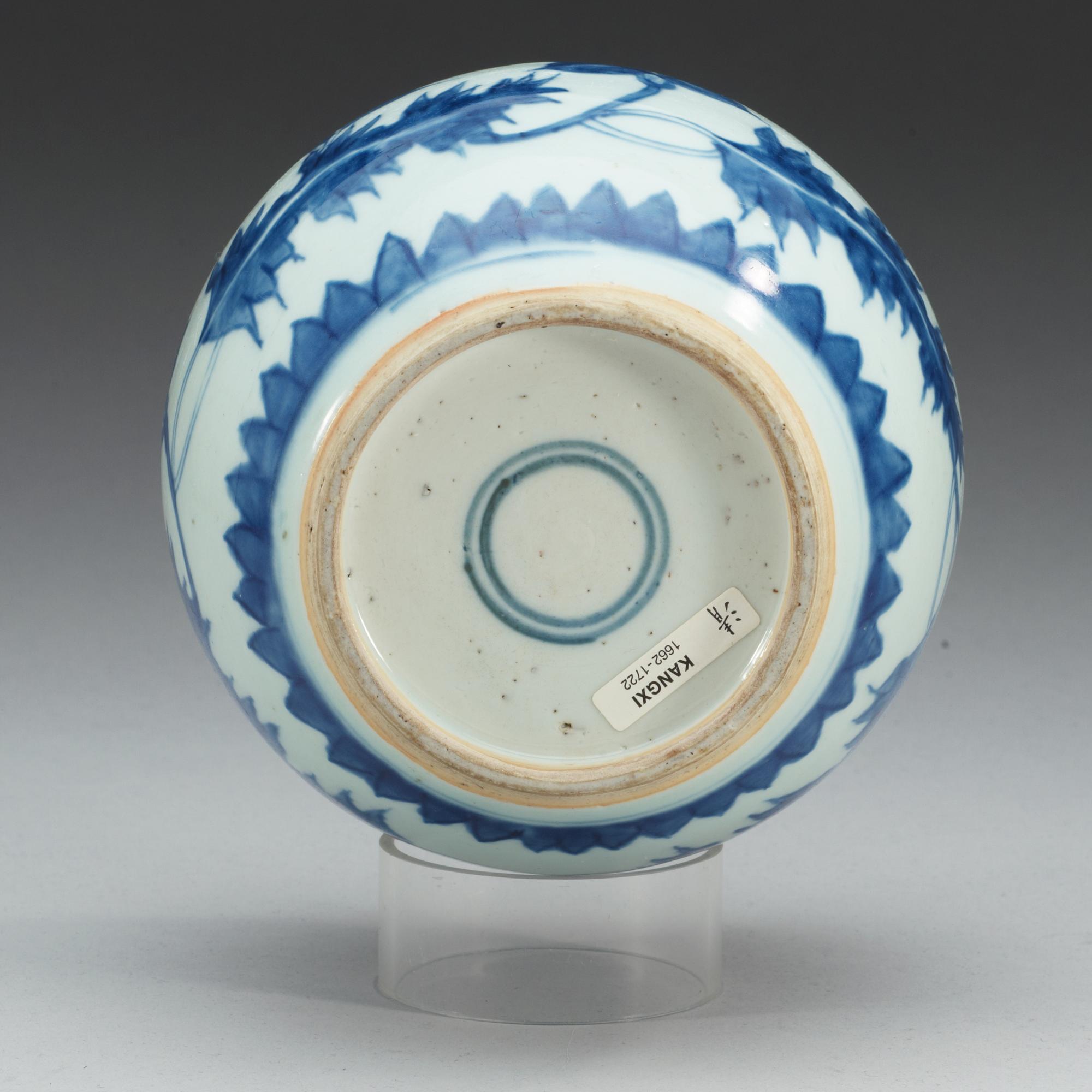 A blue and white jar, Qing dynasty, Kangxi (1662-1722).