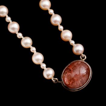 PÄRLCOLLIER, med silverlås av Ray Urban, svenska stämplar 1963.