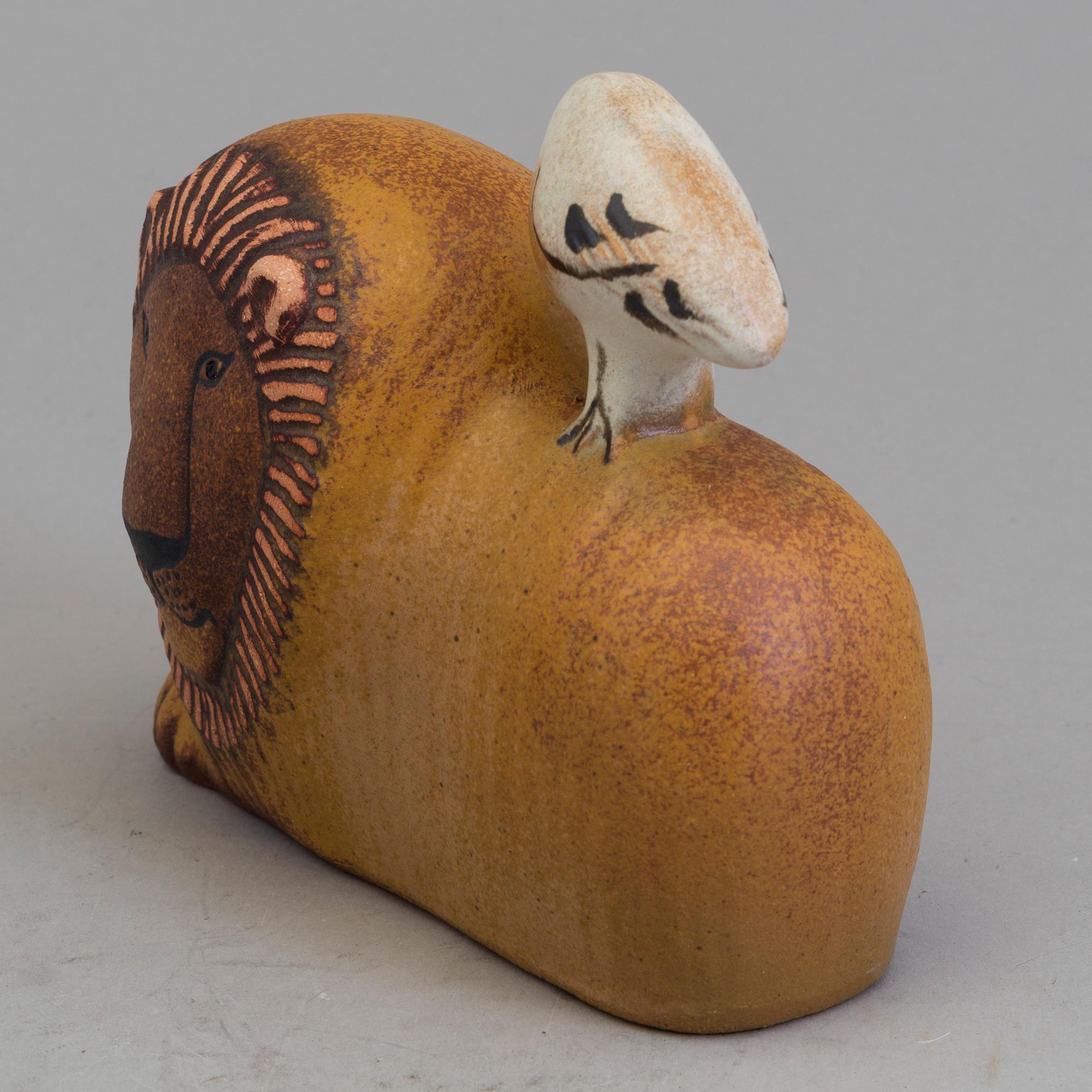 置物 Lisa Larson / Sjolejon / Gustavsberg A Lisa Larson figurine, Gustavsberg. - Bukowskis