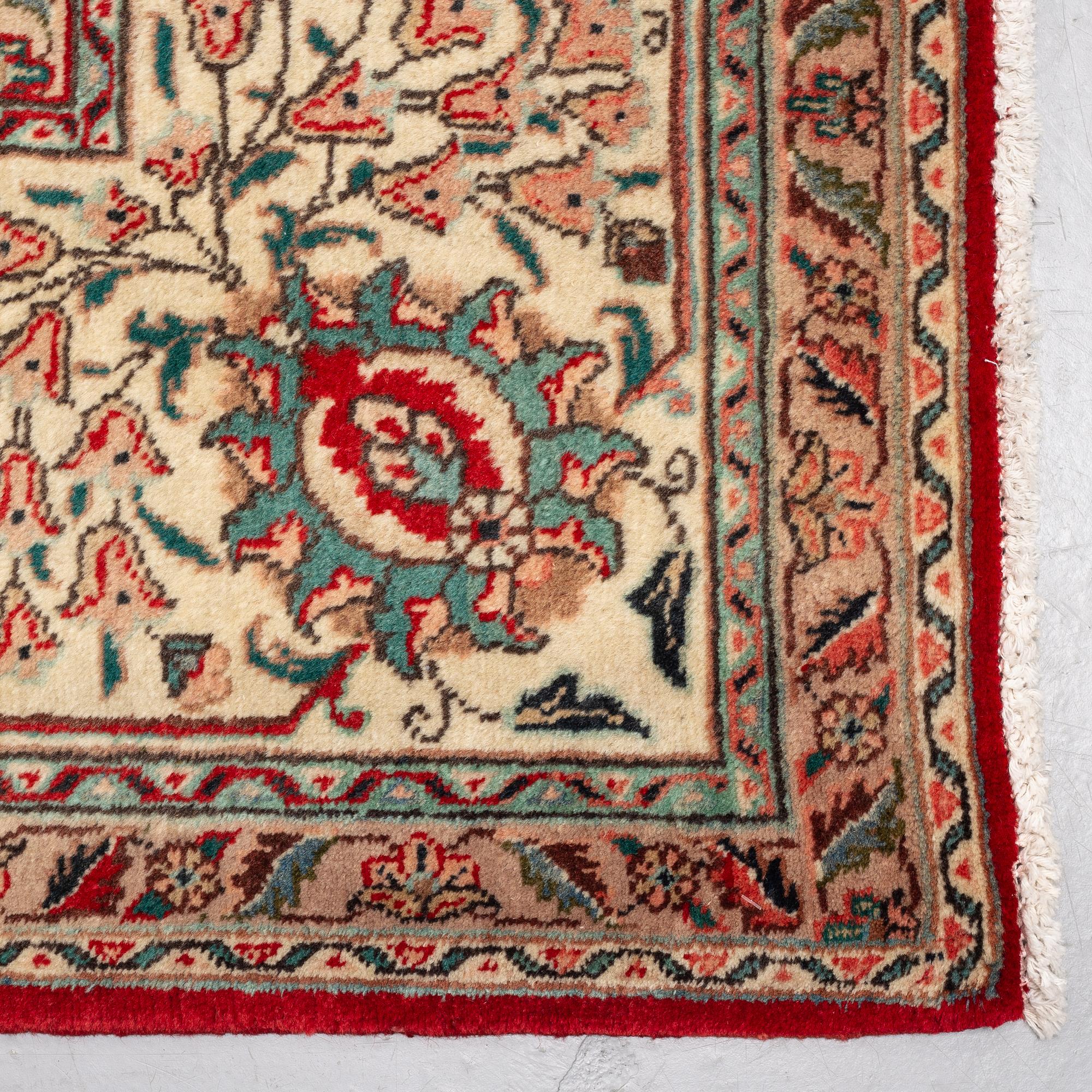 A carpet, Tabriz, ca 406 x 300 cm.