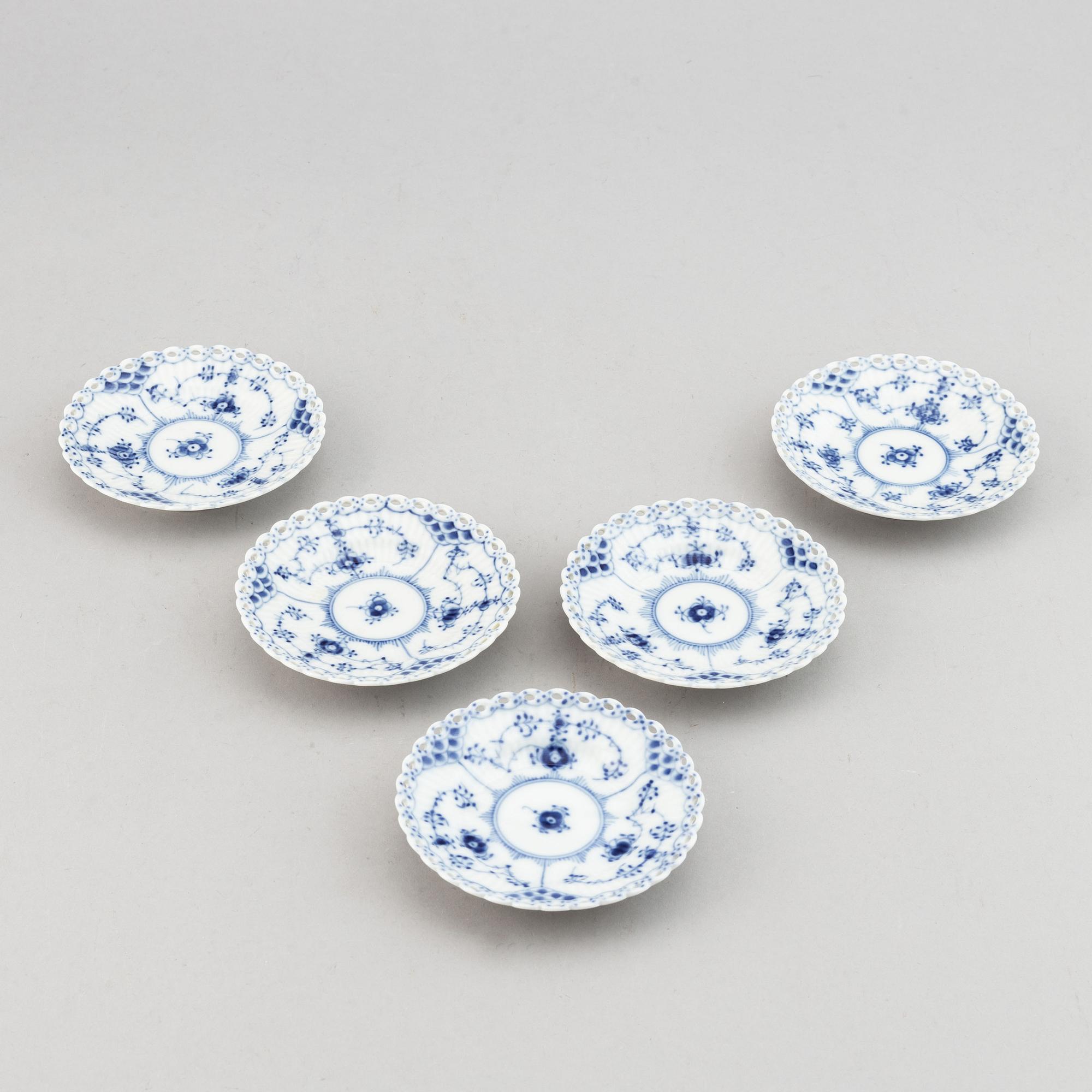 A mixed lot of Royal Copenhagen "Blue Fluted" porcelain 27 parts.