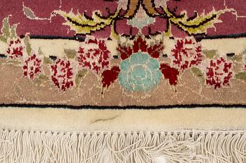 Rug, Tabriz, approx. 290 x 190 cm.