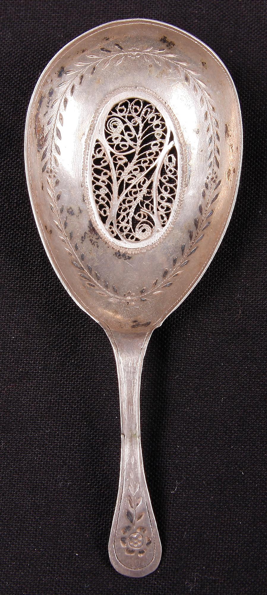 PARTI SILVER SAMT NYSILVER, 12 delar, sent 1800-tal till tidigt 1900-tal.