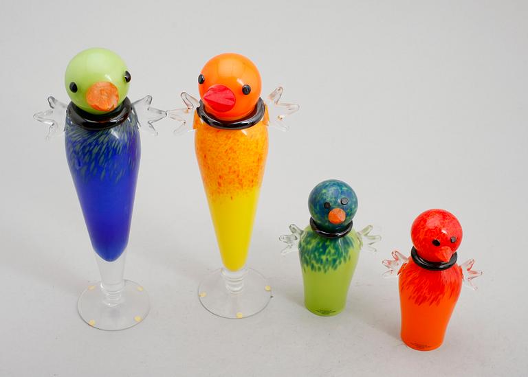 LOCKVASER, 2 st samt SKULPTURER, 2 st, glas, Anna Örnberg, Strömbergshyttan.