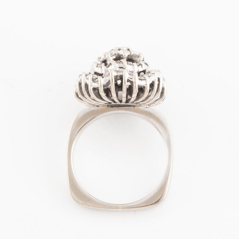 Brilliant cut diamond ring.