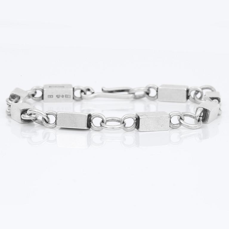 ARMBAND, sterlingsilver, Wiven Nilsson, Lund, 1945. Vikt ca 27,67 g.