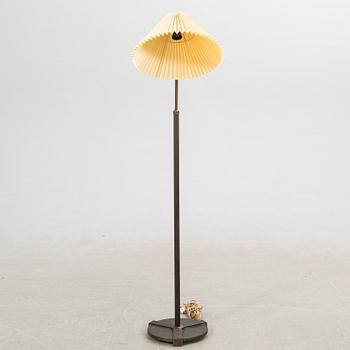 Golvlampa, troligen Lyfa, Danmark 1900-talets första hälft.
