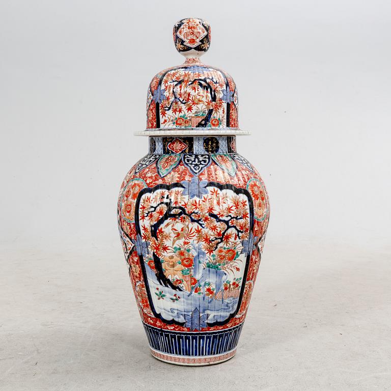 A Japanese Imari porcelain urn 19th century.